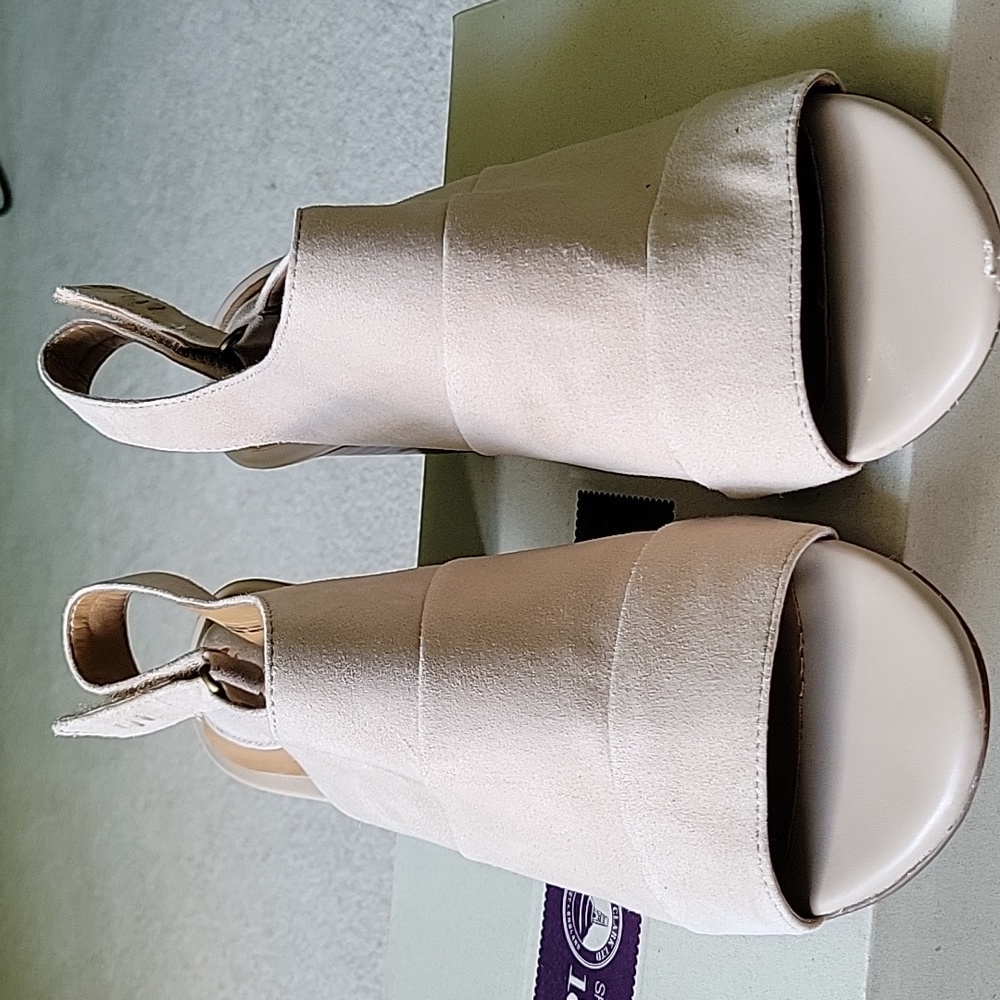 Sandals - Picture 4 of 5